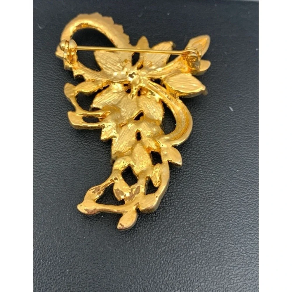 Vintage Gold Tone And Frosted Green Rhinestone Brooch‎